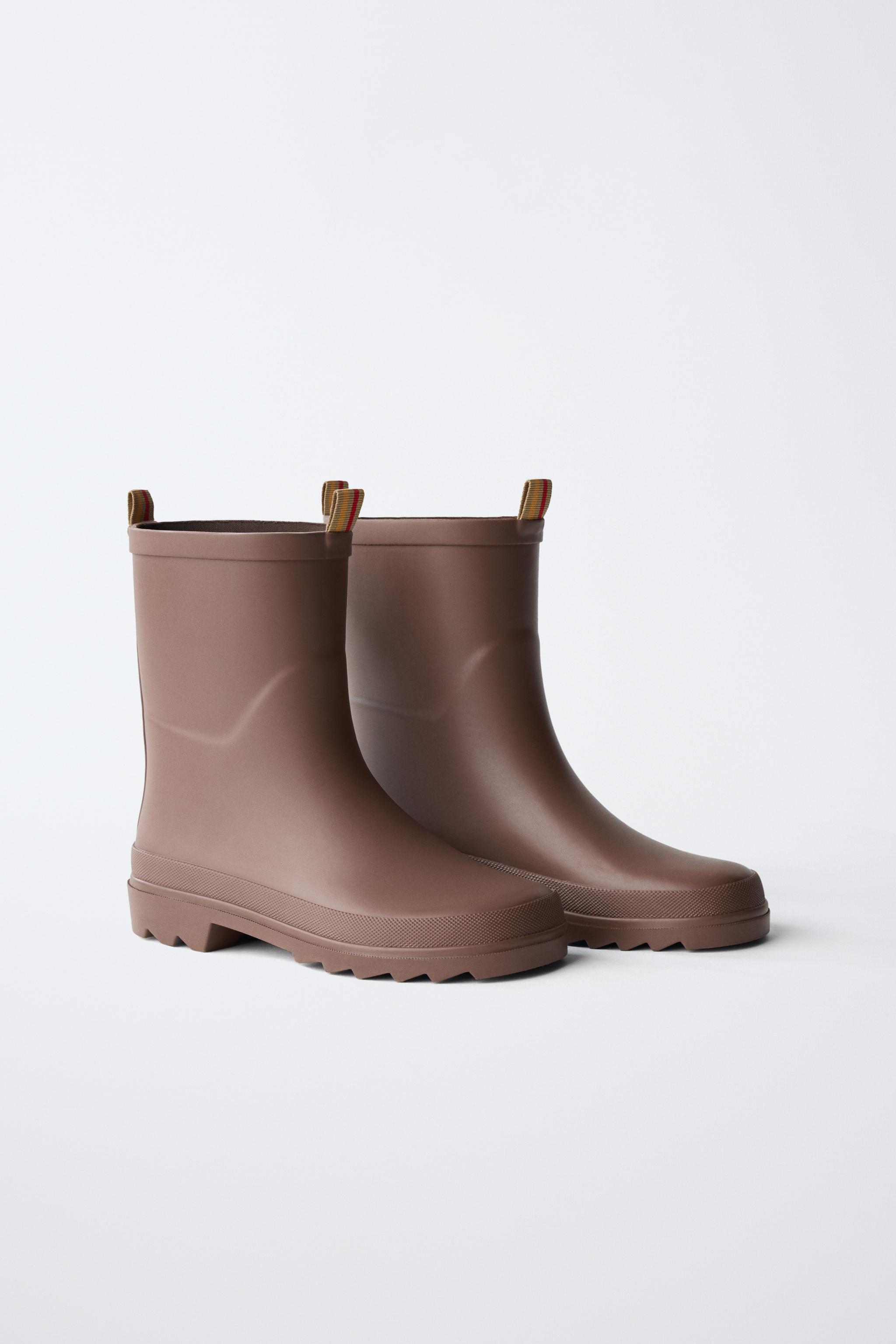 BASIC RAIN BOOTS